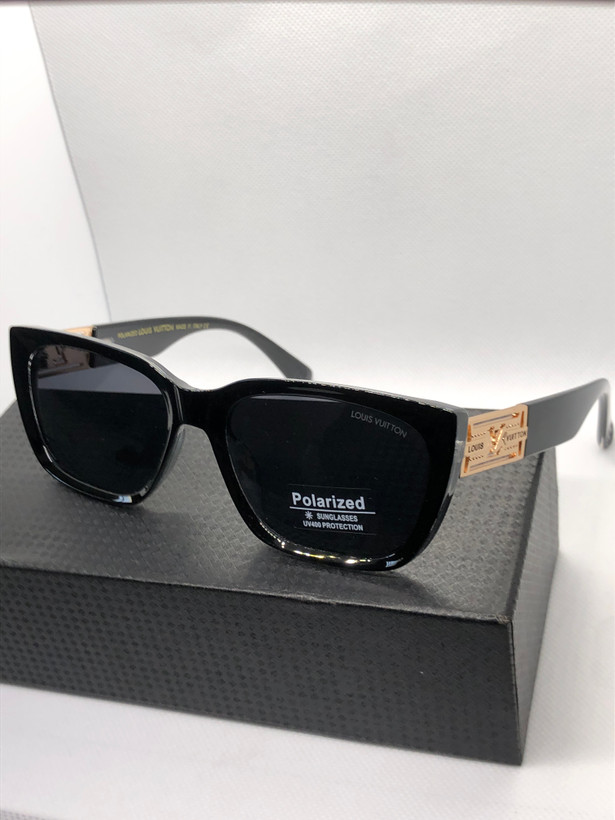 عینک پلاریزه دسته طرحدار برند لوییس ویلتونuv400