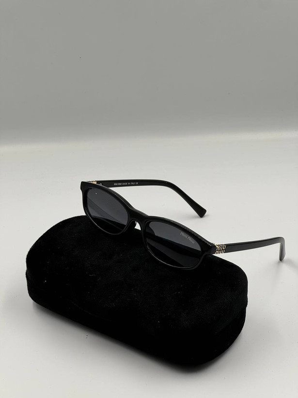 عینک کیفیت مستر2025برند میو میوuv400