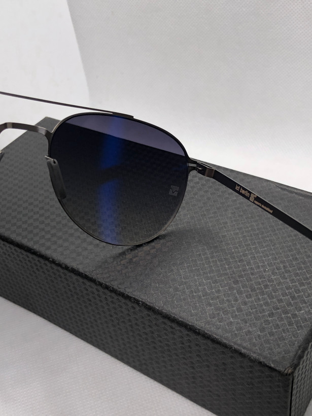 عینک خلبانی بدون پیچ یووی۴۰۰ایس برلین